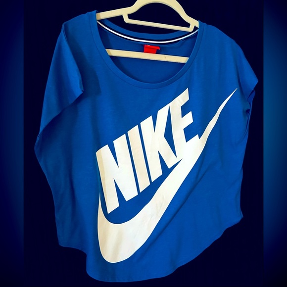 Nike top - Picture 1 of 3
